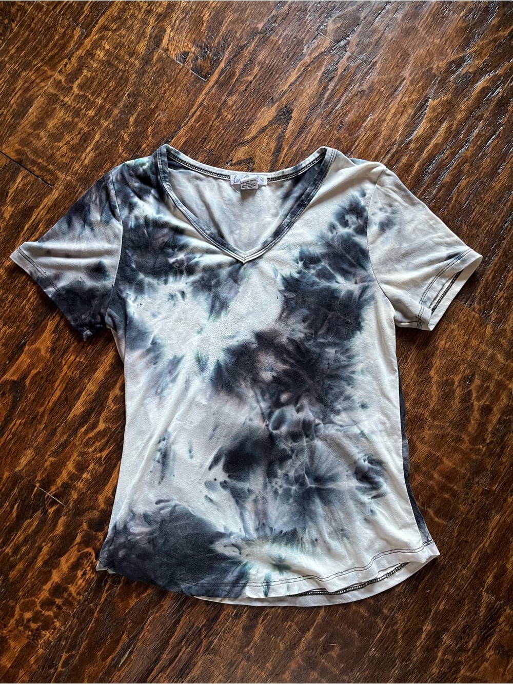 Love Streak Tie Dye V-Neck Short Sleeve Fitted Tee Shirt Top - Grey Blue White